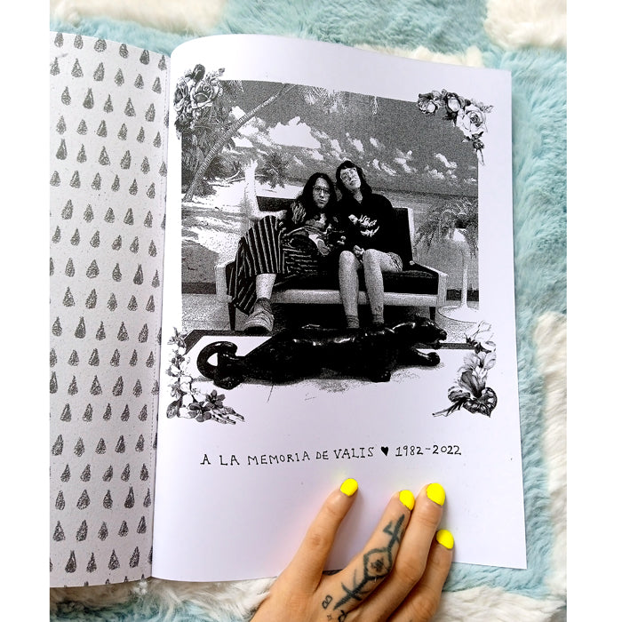 Monas by Inés Estrada and Valis